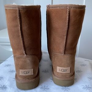 UGG Classic Chestnut Short Boot Sz. 11